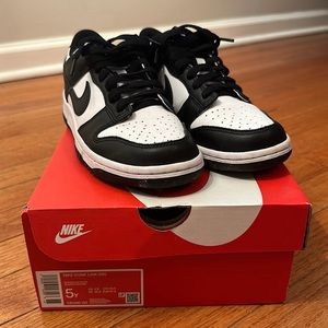 Nike Dunk Low Size 5Y